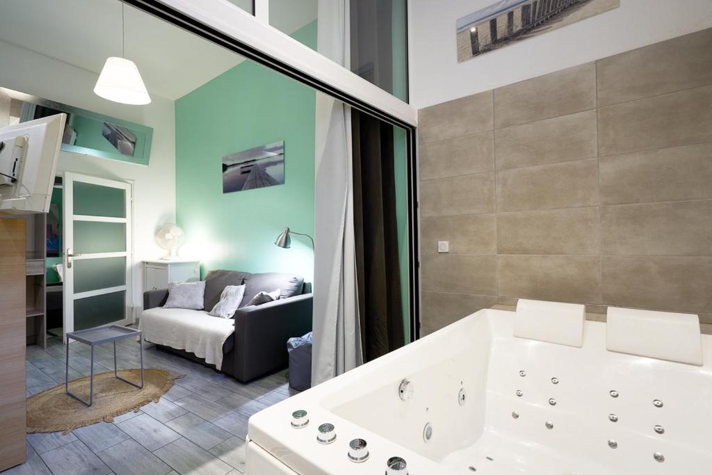 Hôtel avec Jacuzzi Privatif Wellkhome Appartements & Services Bordeaux