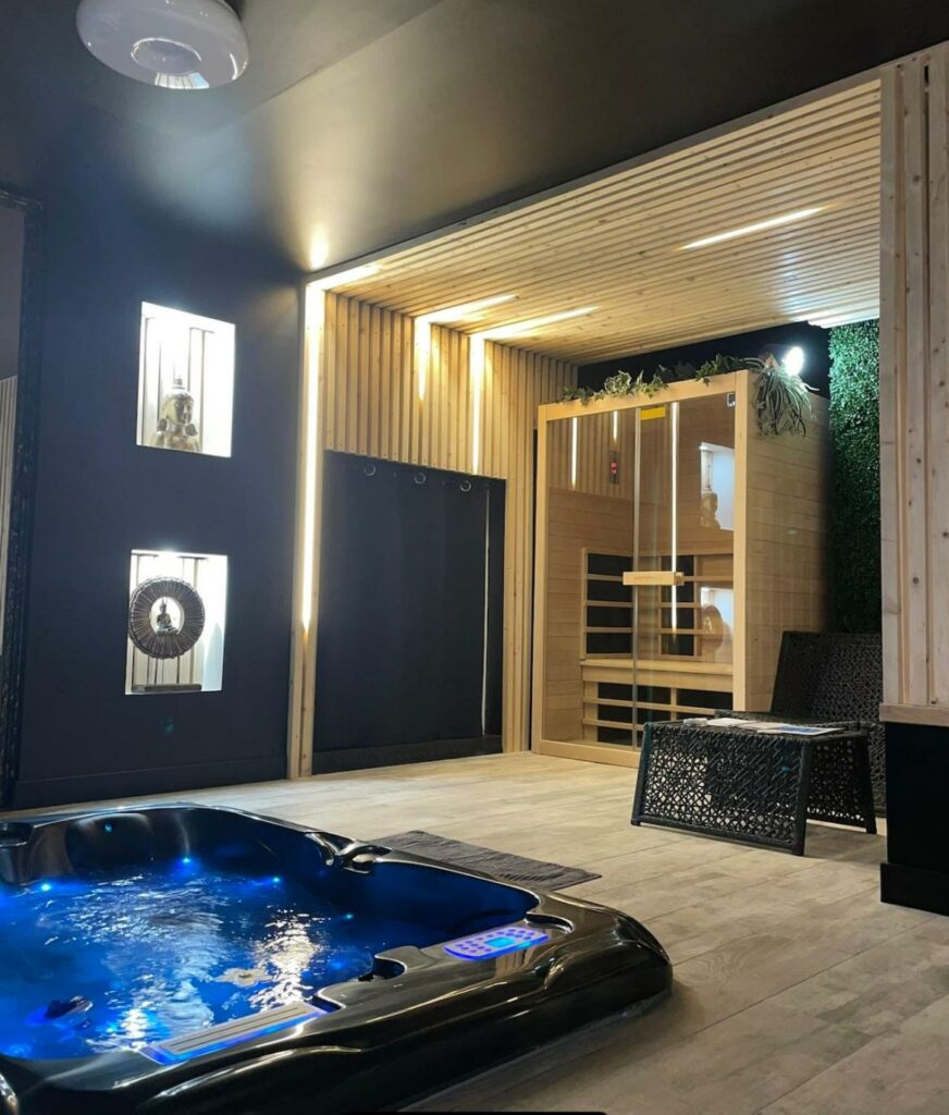 Sauna Love Hôtel La Suite Grenoble spa jacuzzi et sauna privatif