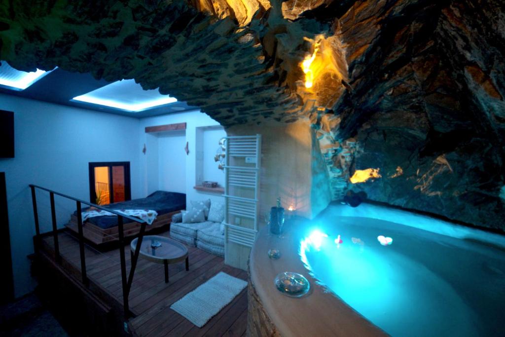 Chambre The Ginkgo Collioure Amazing Private Jacuzzi built in Rock 20m from the Beach