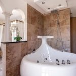 Hôtel Cassis La Demeure Insoupçonnée avec Jacuzzi dans la Chambre