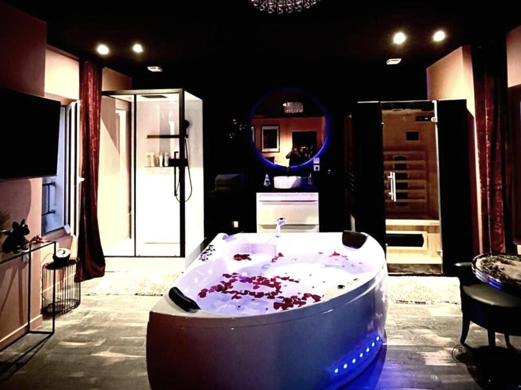 Spa Privatif LOVE ROOM By Fanny S Saint-Quentin